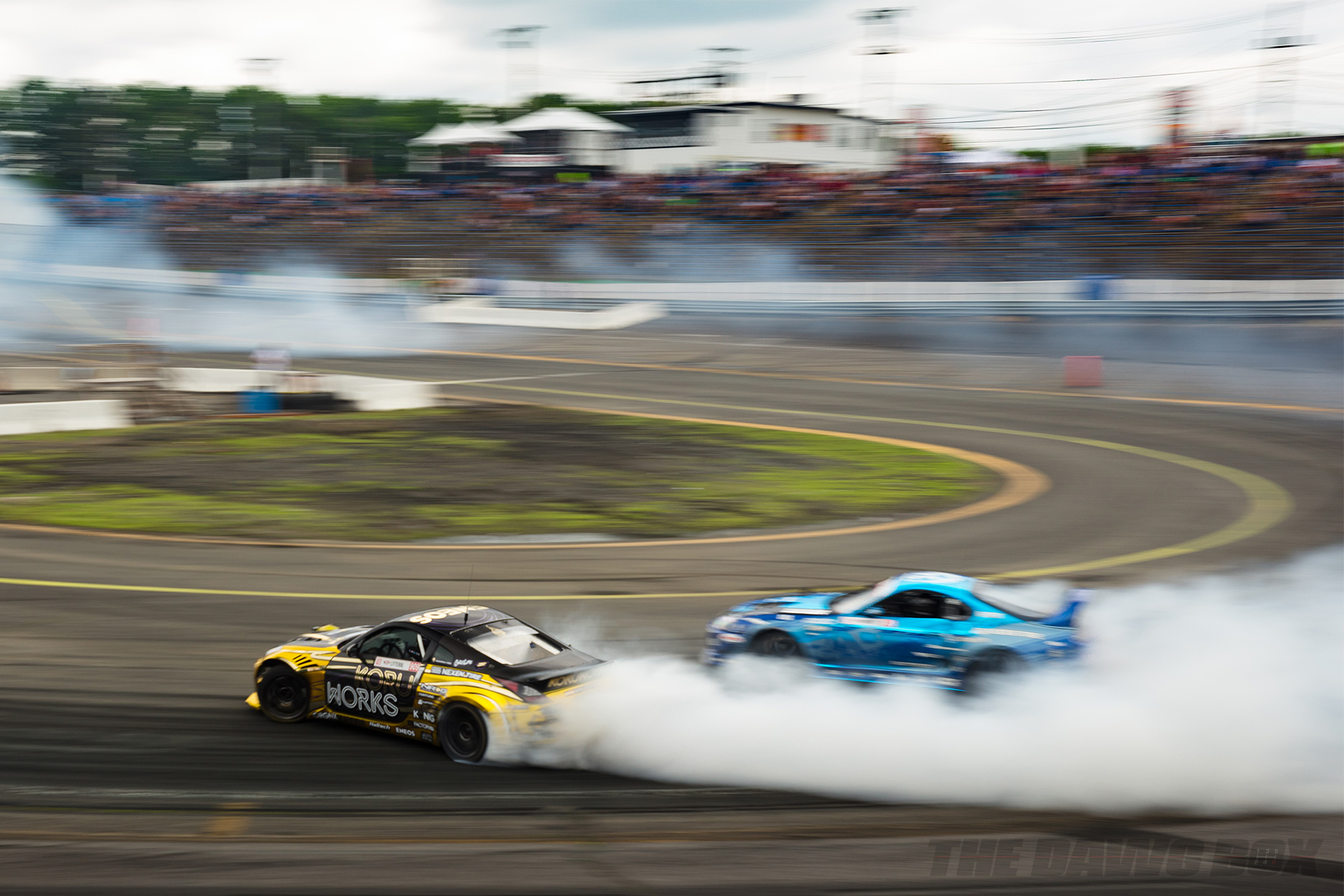 Nissan 350Z and Toyota Supra tandem drifting