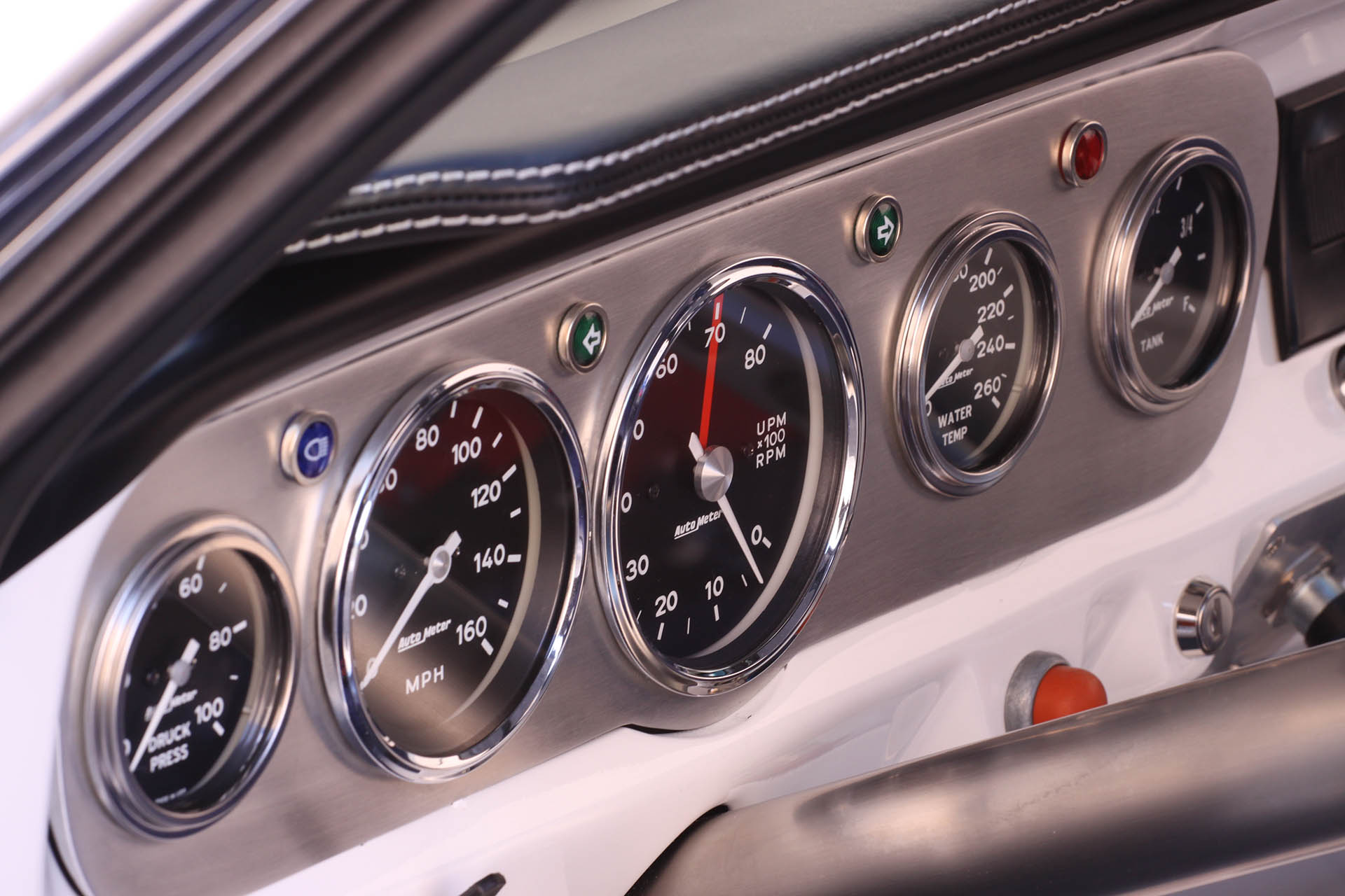 Classic mustang gauge cluster