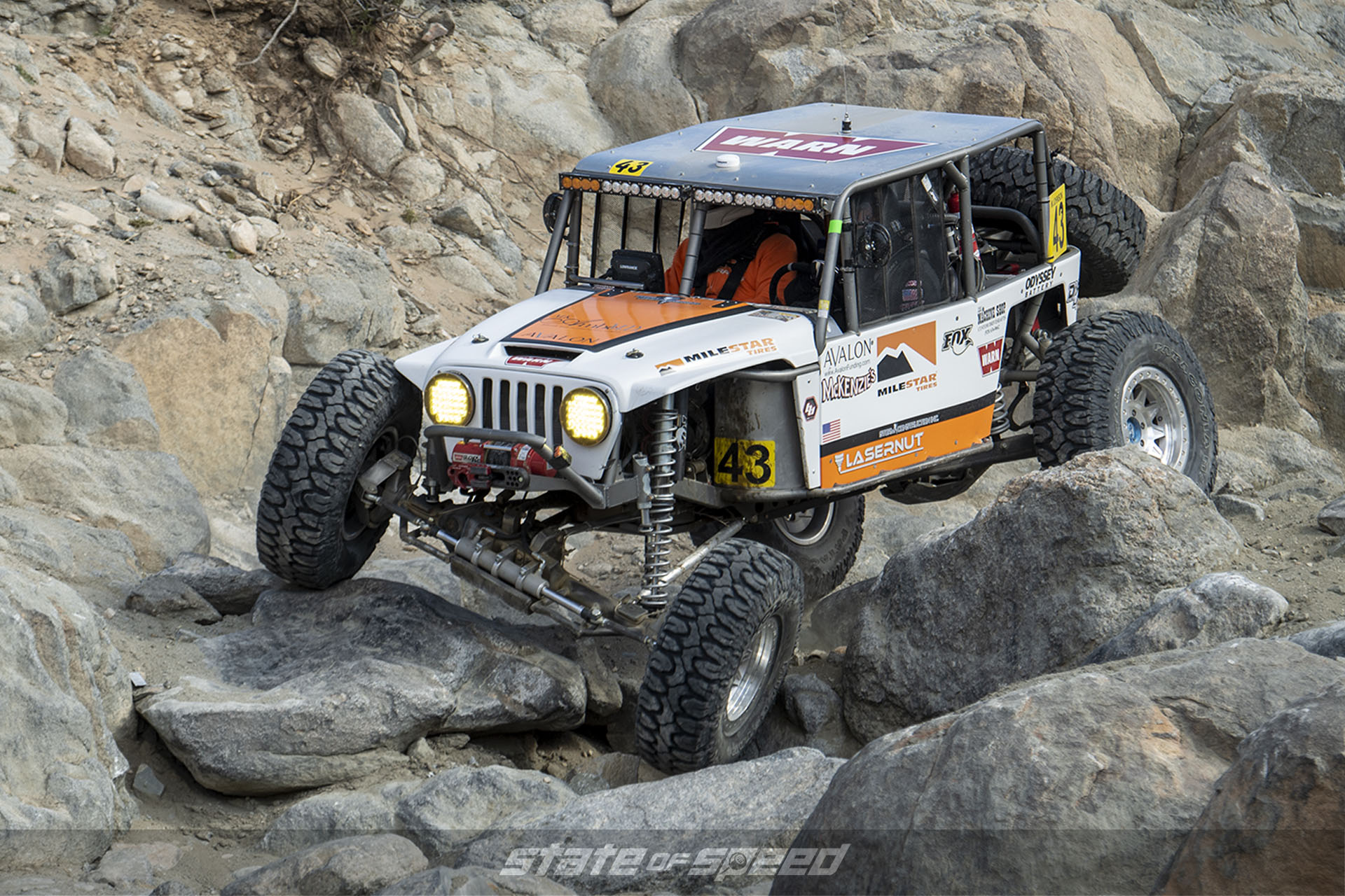 Jeep rock crawler with a straight axle