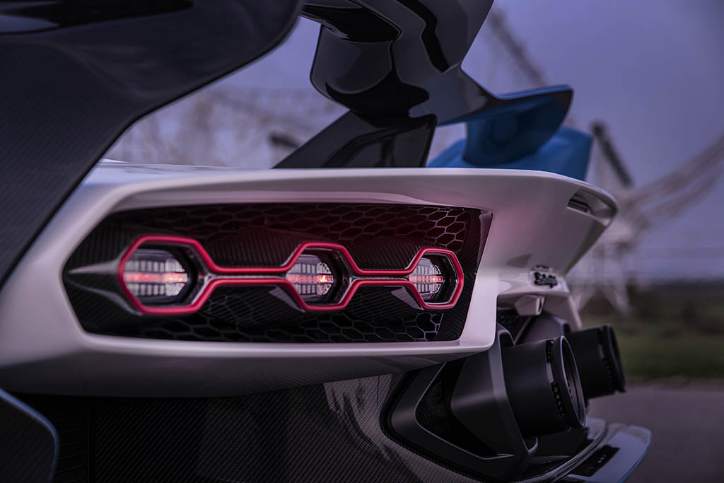 rear lights on lambo