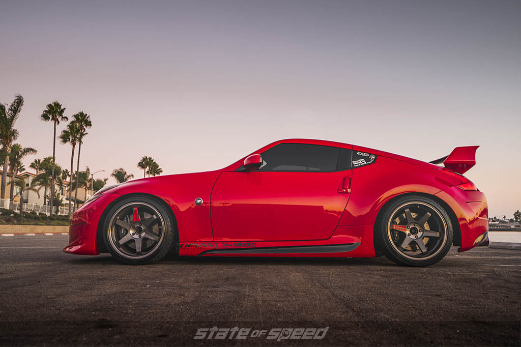 red nissan 370z