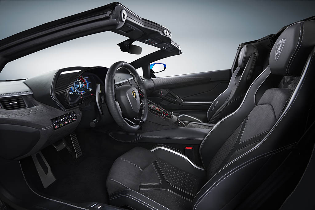 780-4 ultimae interior roadster